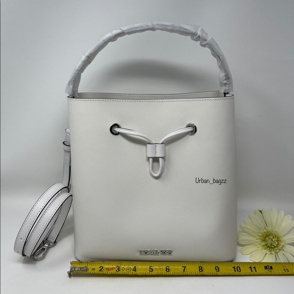 Michael Kors Suri Large Bucket Messenger - Picture 2 of 9